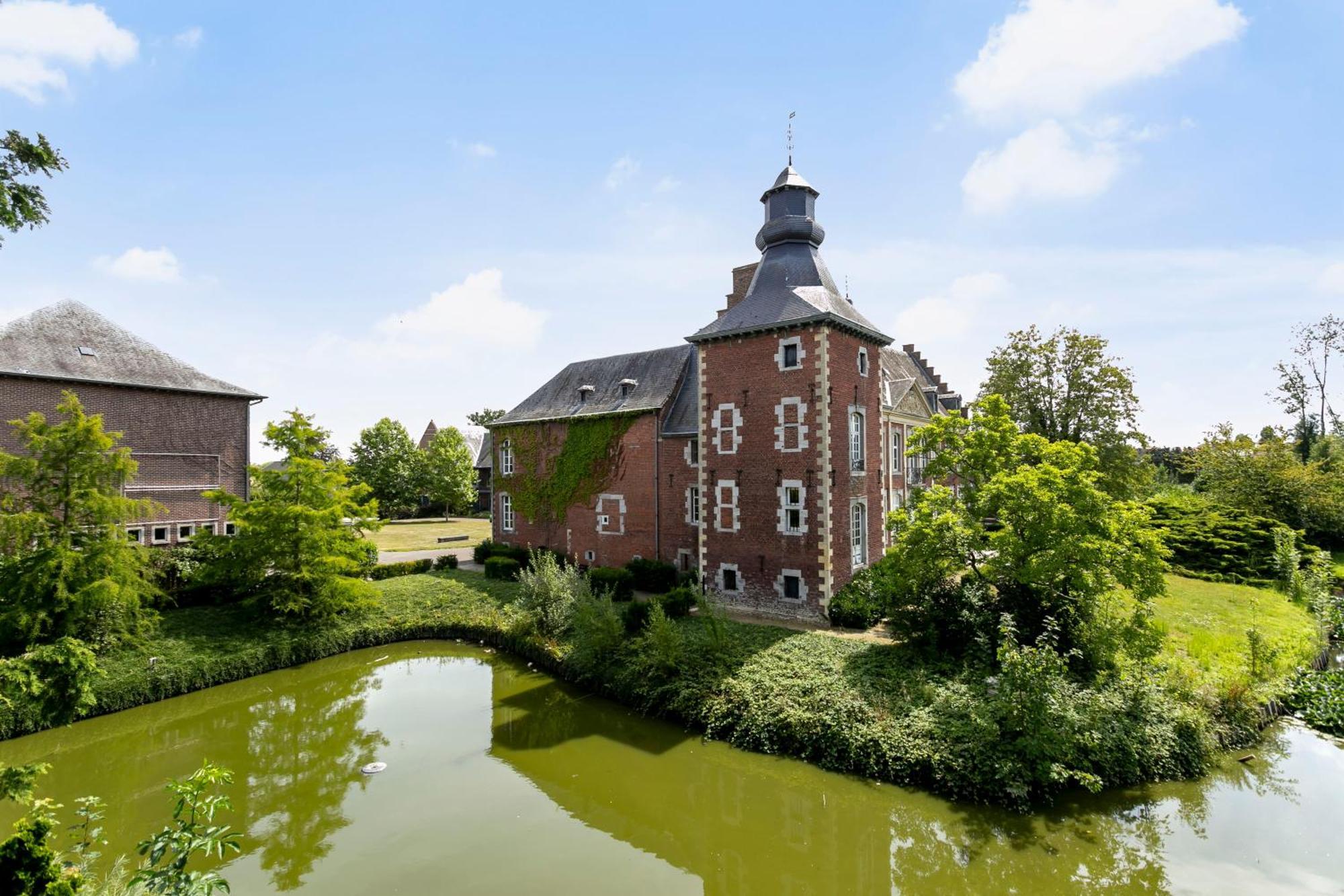 Chateau De Looz Exteriör bild